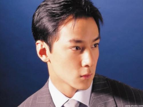 ¹Ê¹¬²©ÎïÔºÉî¸ûµÄÄêÇáÈË:ÉÏÎݶ¥¡¢Ï¿ⷿ¡¢ÐÞÎÄÎï